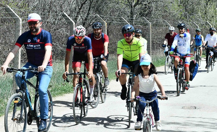 Adımlar otizm için atıldı pedallar farkındalık için çevrildi