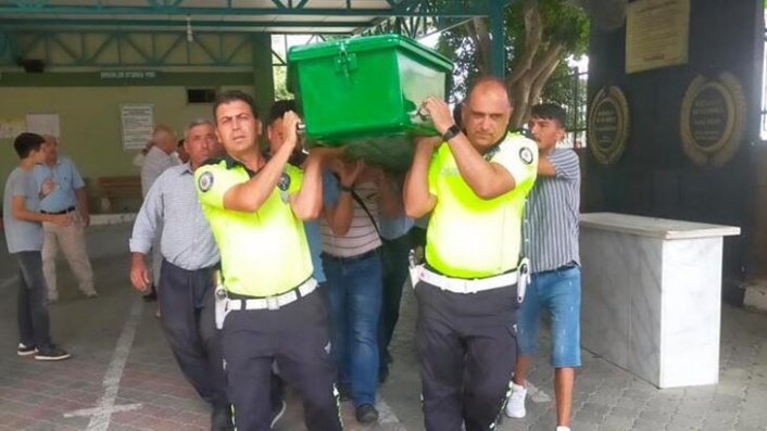 Zihinsel engelli Caner'in cenazesini polisler kaldırdı